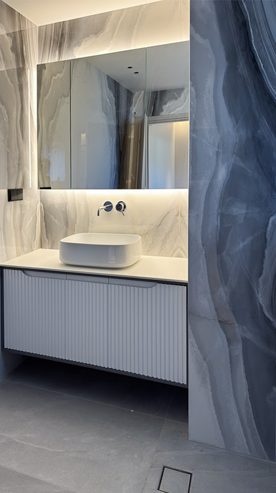 Onyx & Gray - Interior design project by Ilia Dabiza - Bathroom