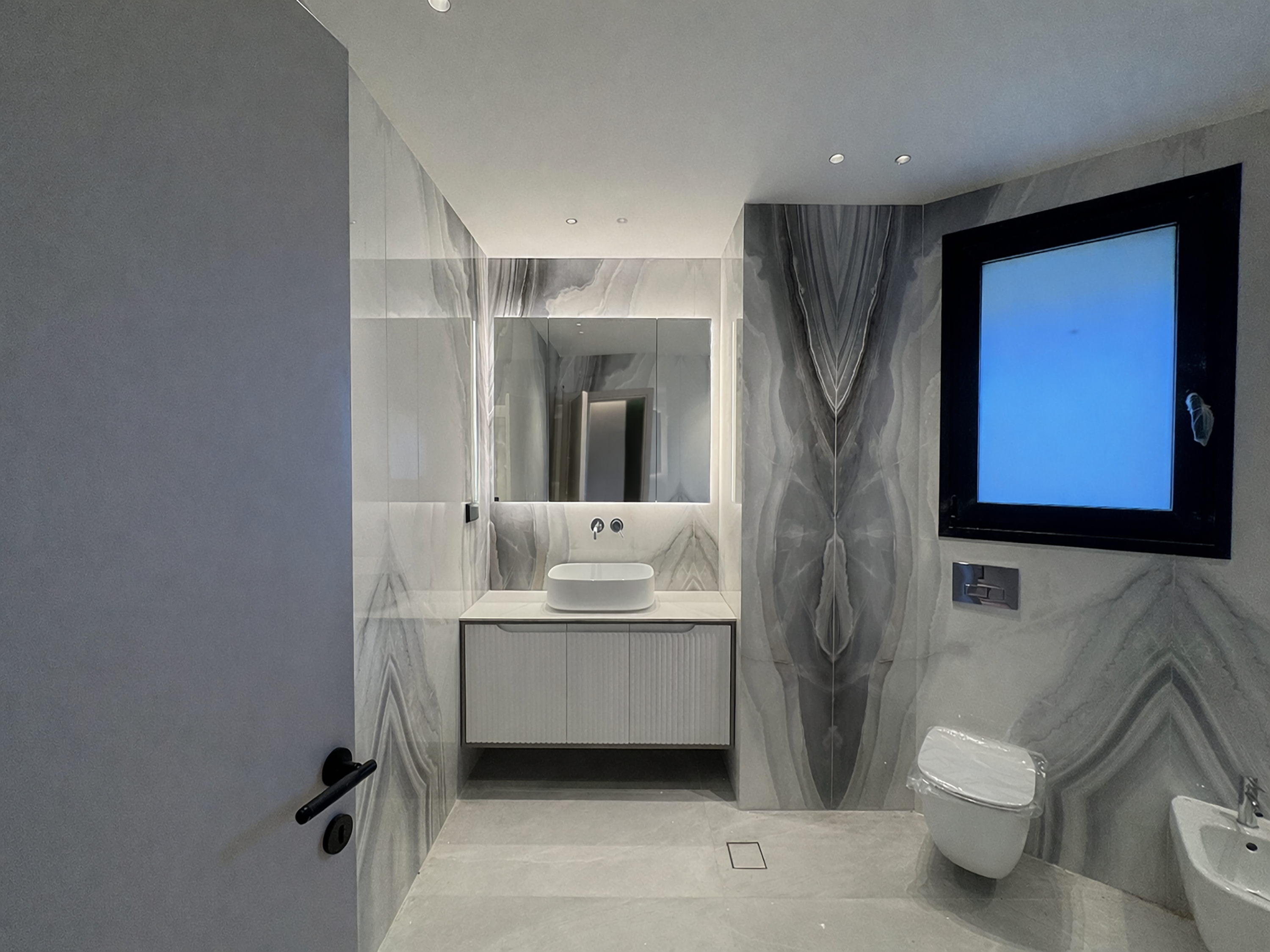 Onyx & Gray - Interior design detail 3 by Ilia Dabiza - Bathroom