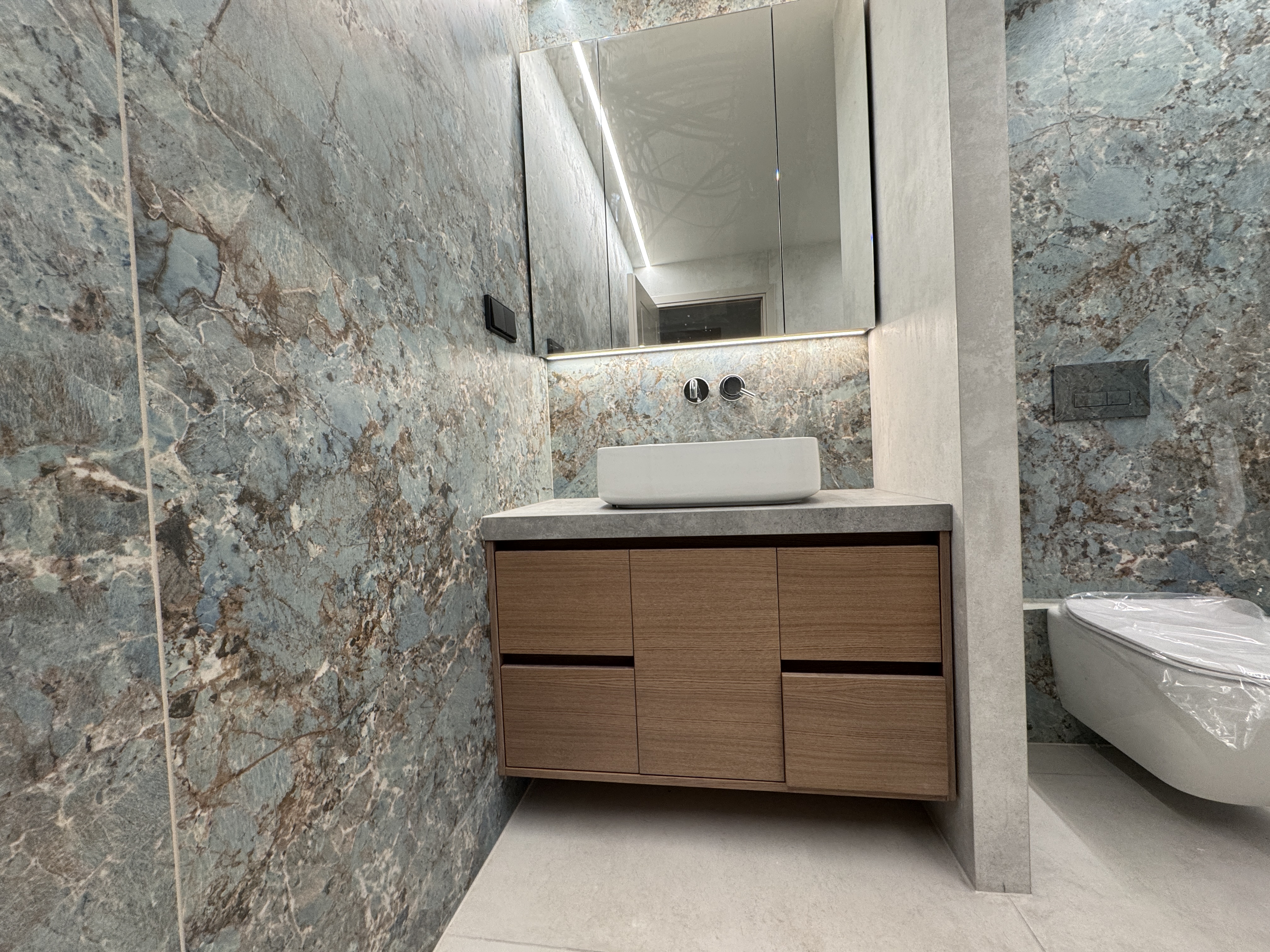 Playing With Oak - Interior design project by Ilia Dabiza - Bathroom