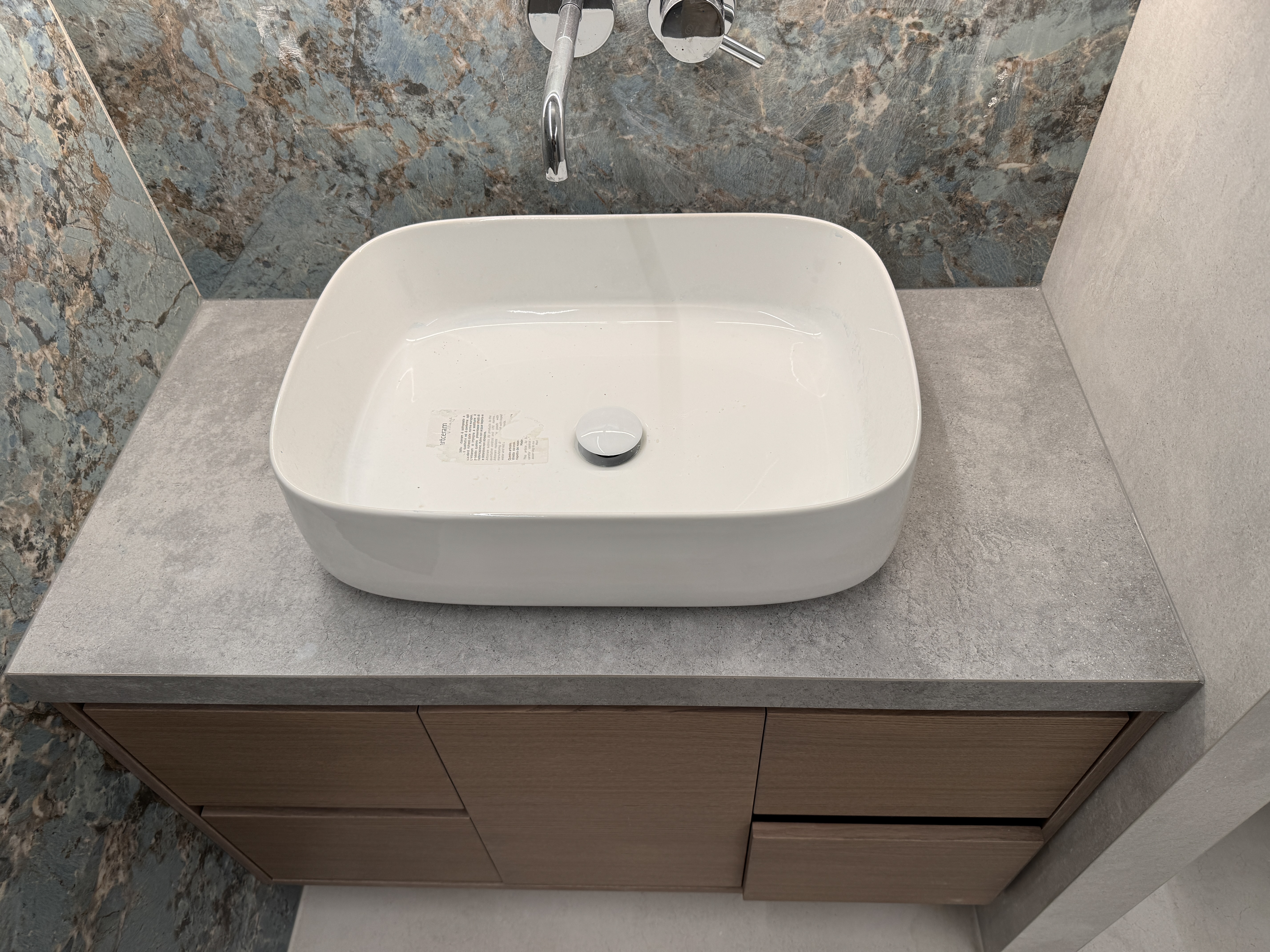 Playing With Oak - Interior design detail 2 by Ilia Dabiza - Bathroom