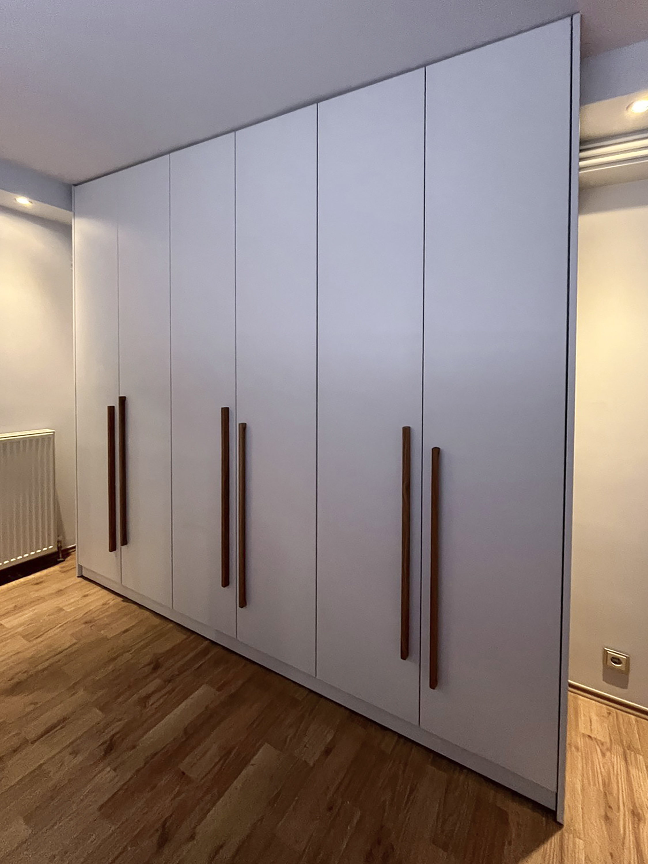 Murphy Wardrobe - Interior design detail 2 by Ilia Dabiza - Dressing Rooms & Closets