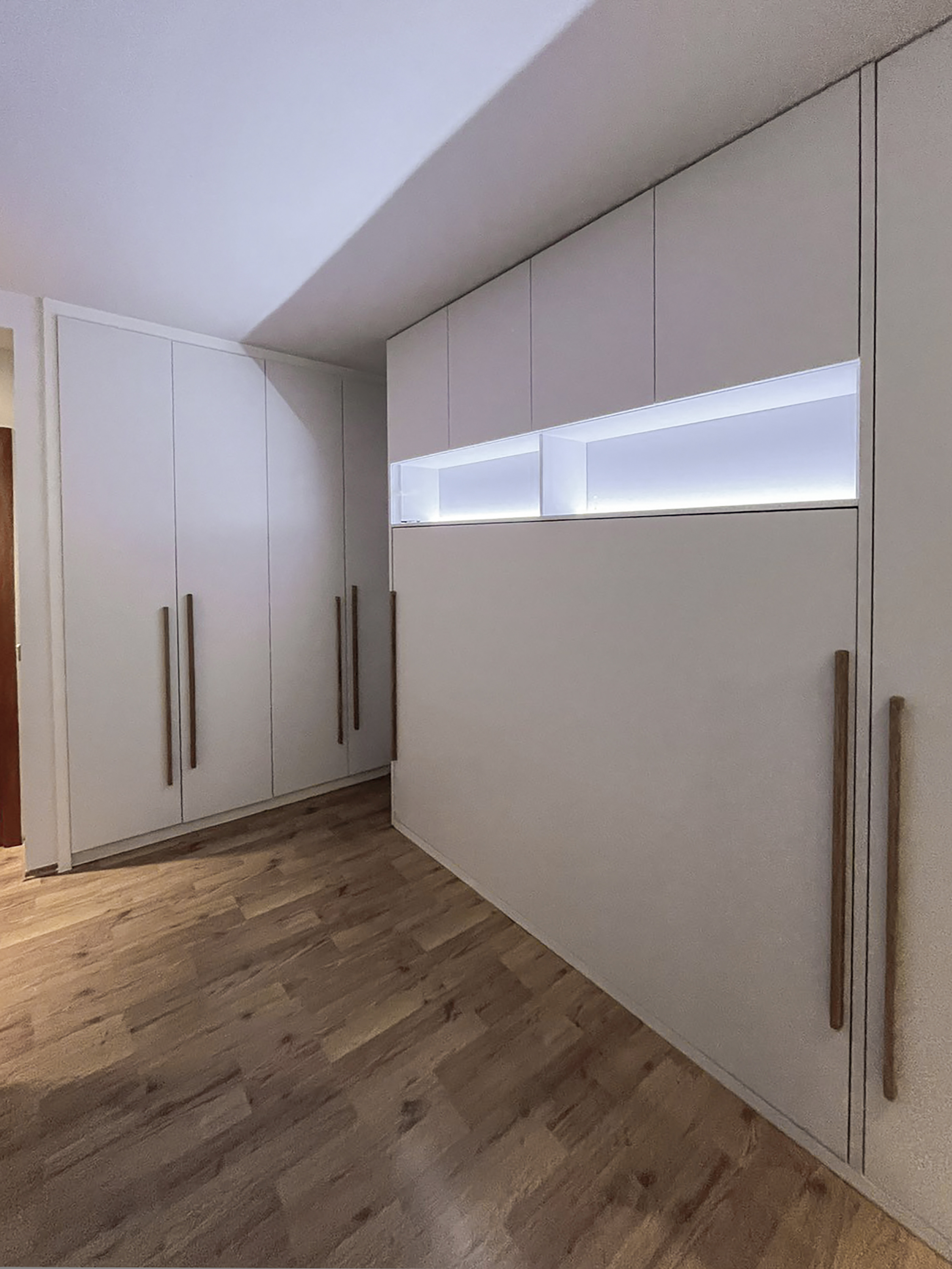 Murphy Wardrobe - Interior design project by Ilia Dabiza - Dressing Rooms & Closets