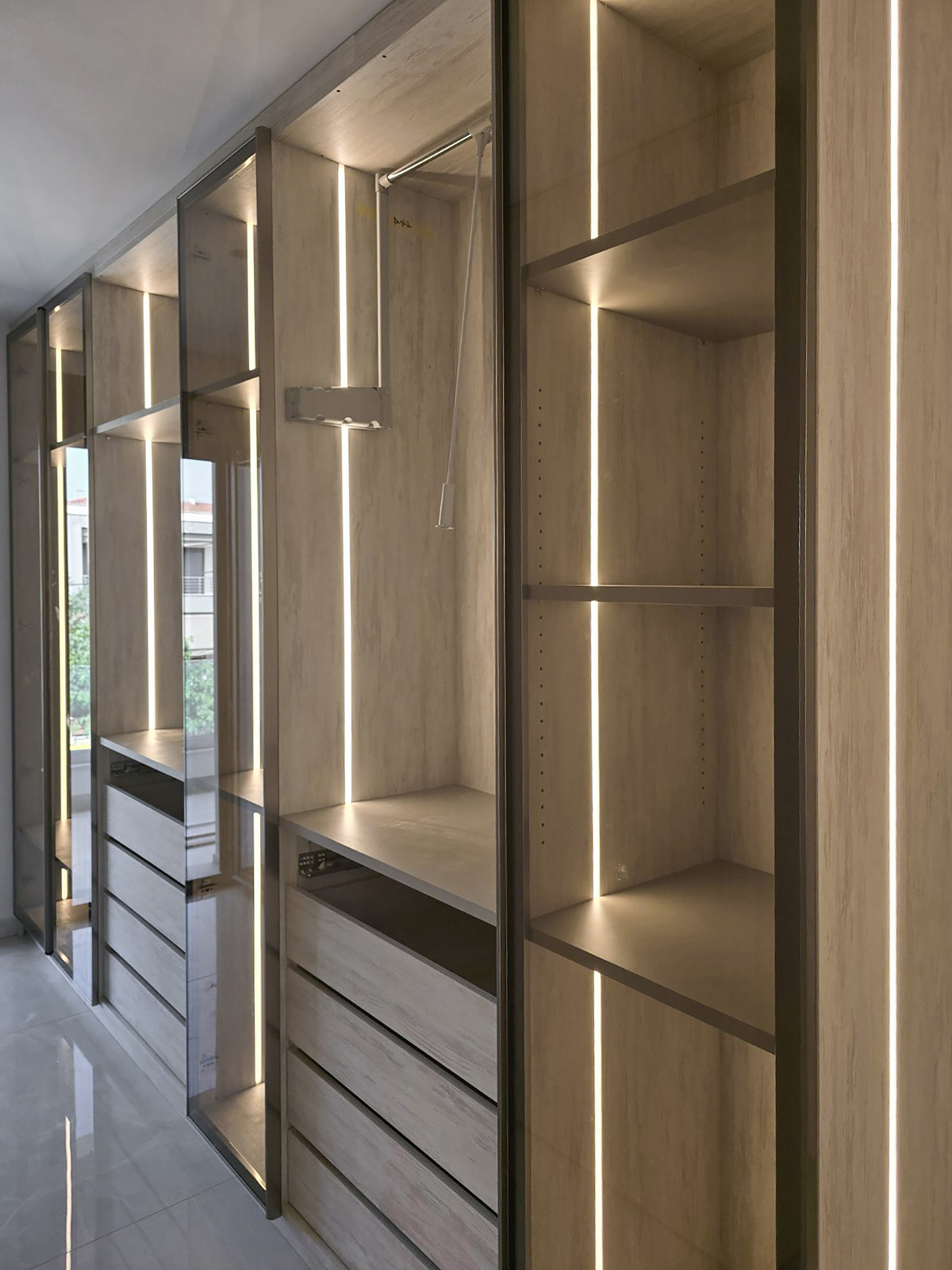 Walk In Closet - Interior design project by Ilia Dabiza - Dressing Rooms & Closets