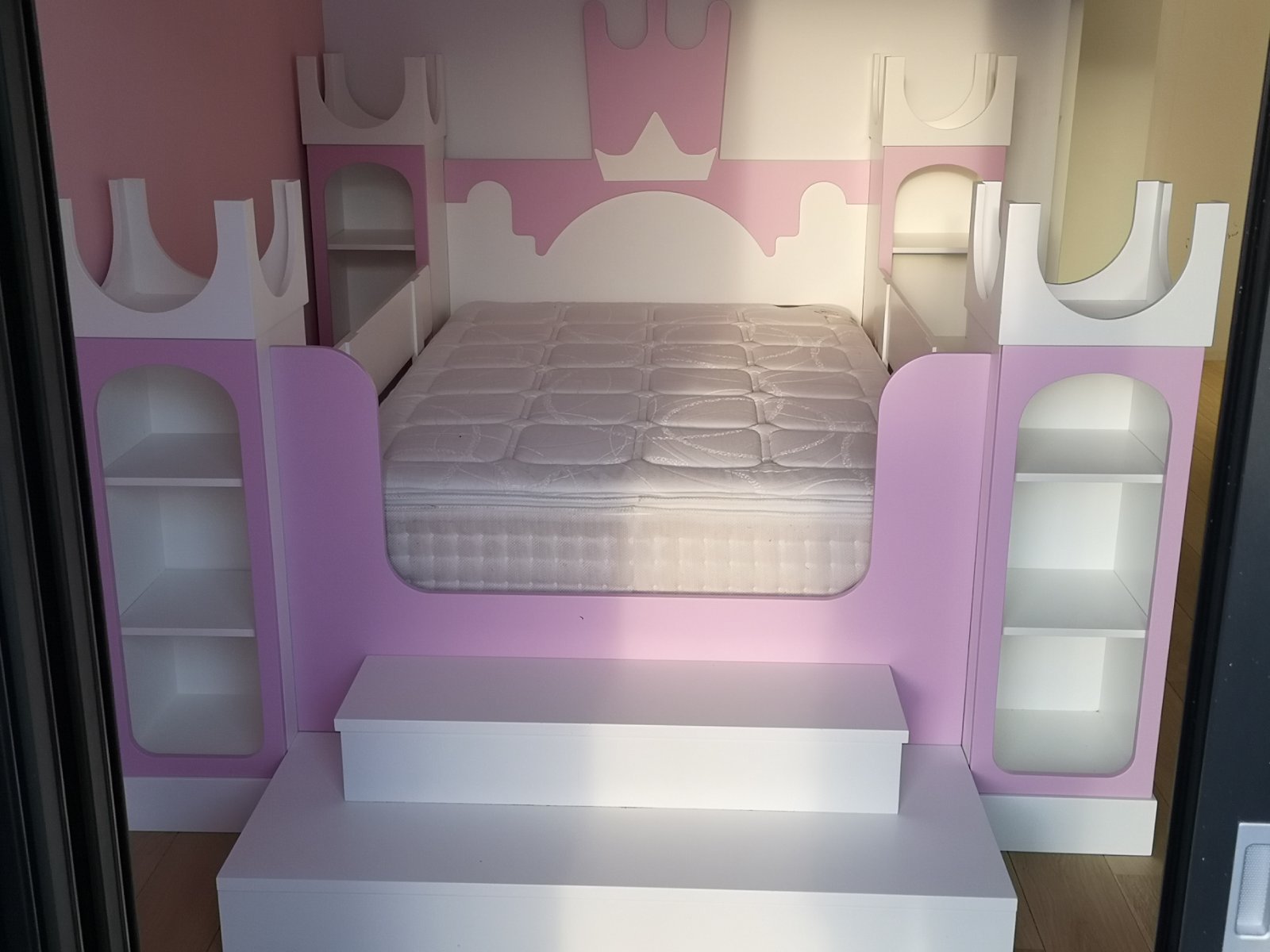 Queen - Interior design detail 2 by Ilia Dabiza - Kid Room
