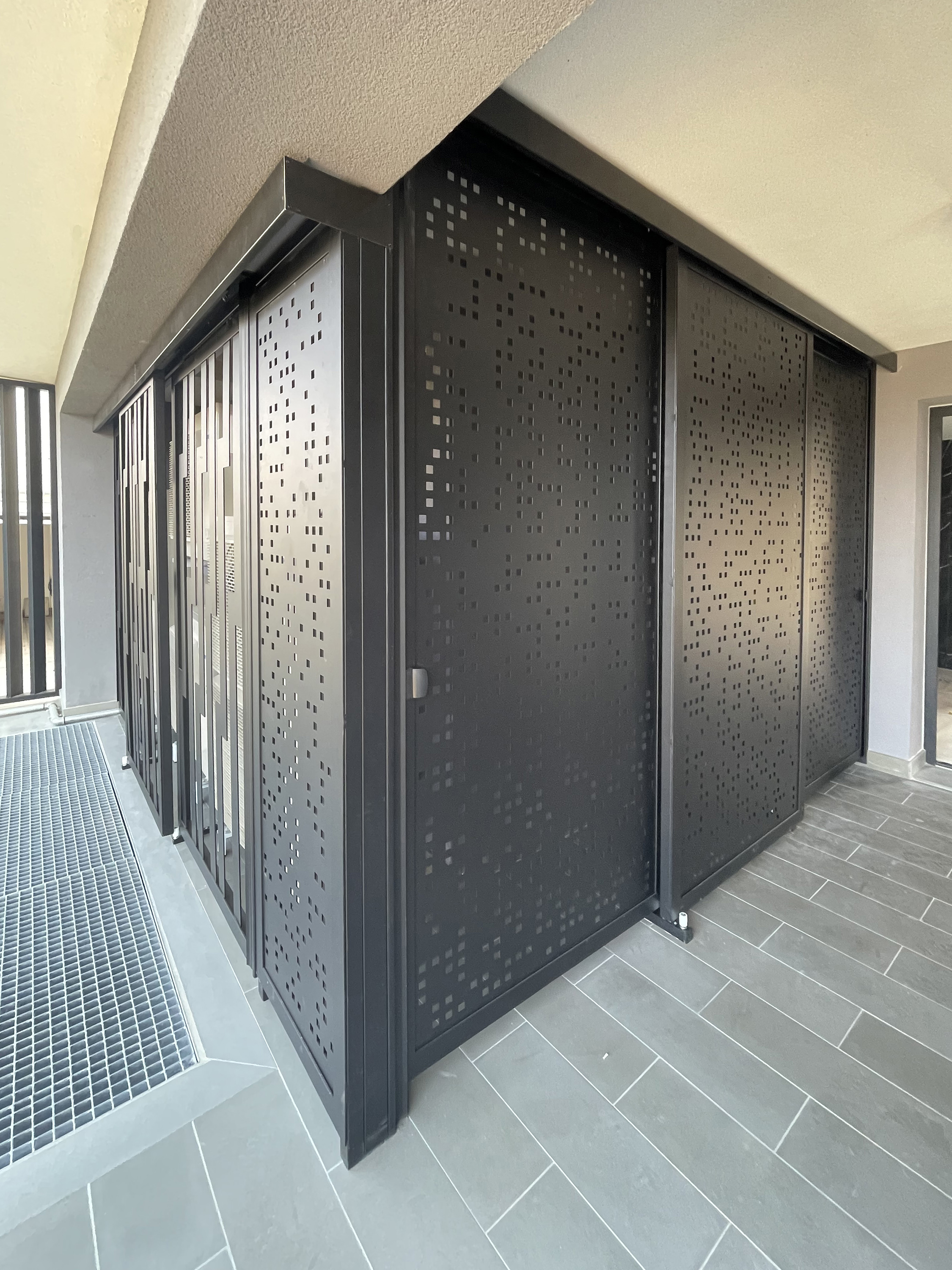 Metal Outdoor - Interior design project by Ilia Dabiza - Wall Covering & Custom Doors