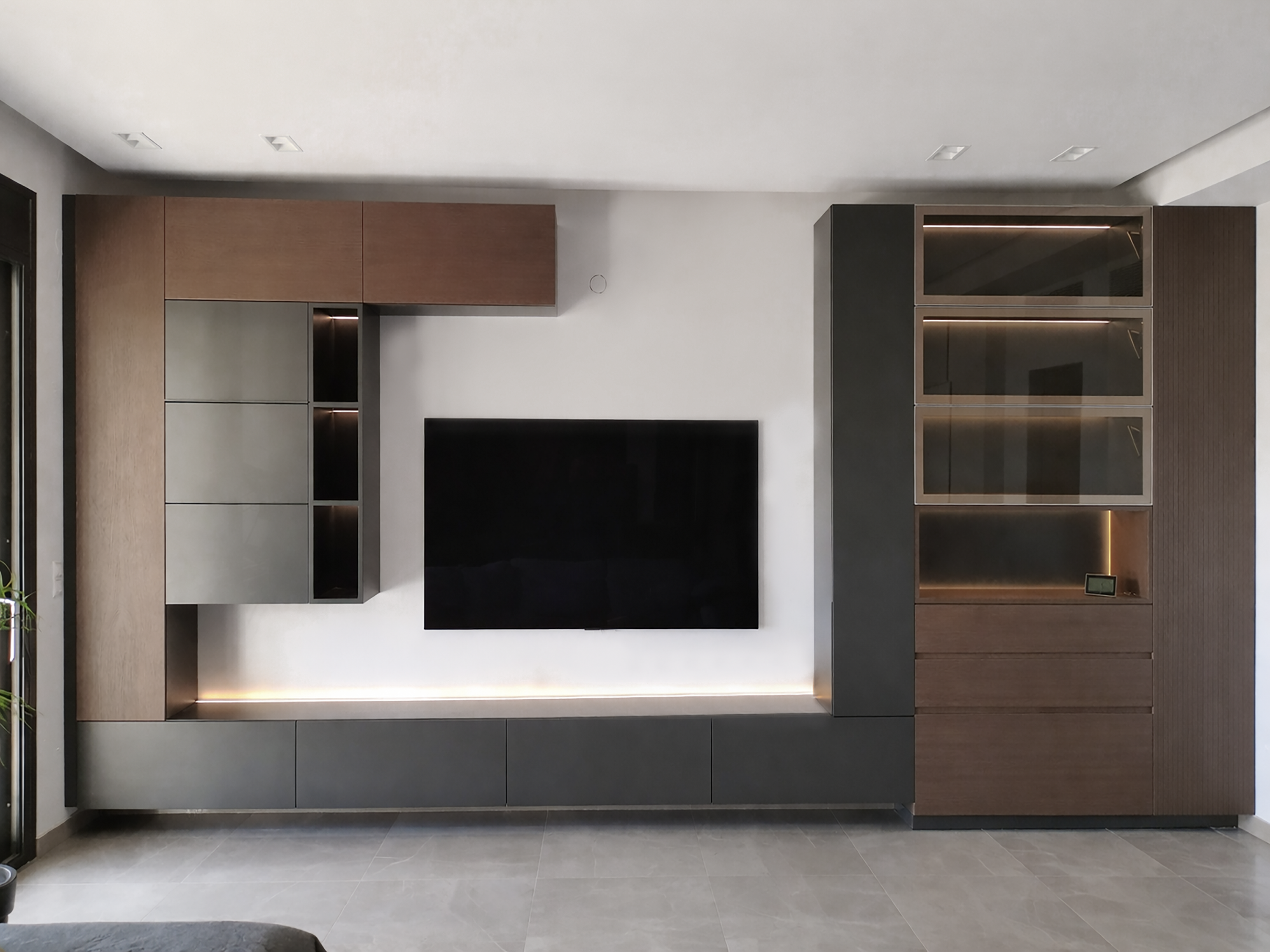 Wall Mount TV - Interior design project by Ilia Dabiza - Architectural Precision